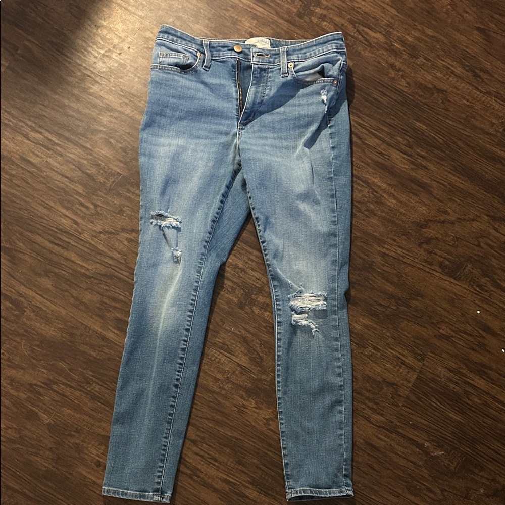 Universal Thread Medium Blue Ripped Skinny Jeans